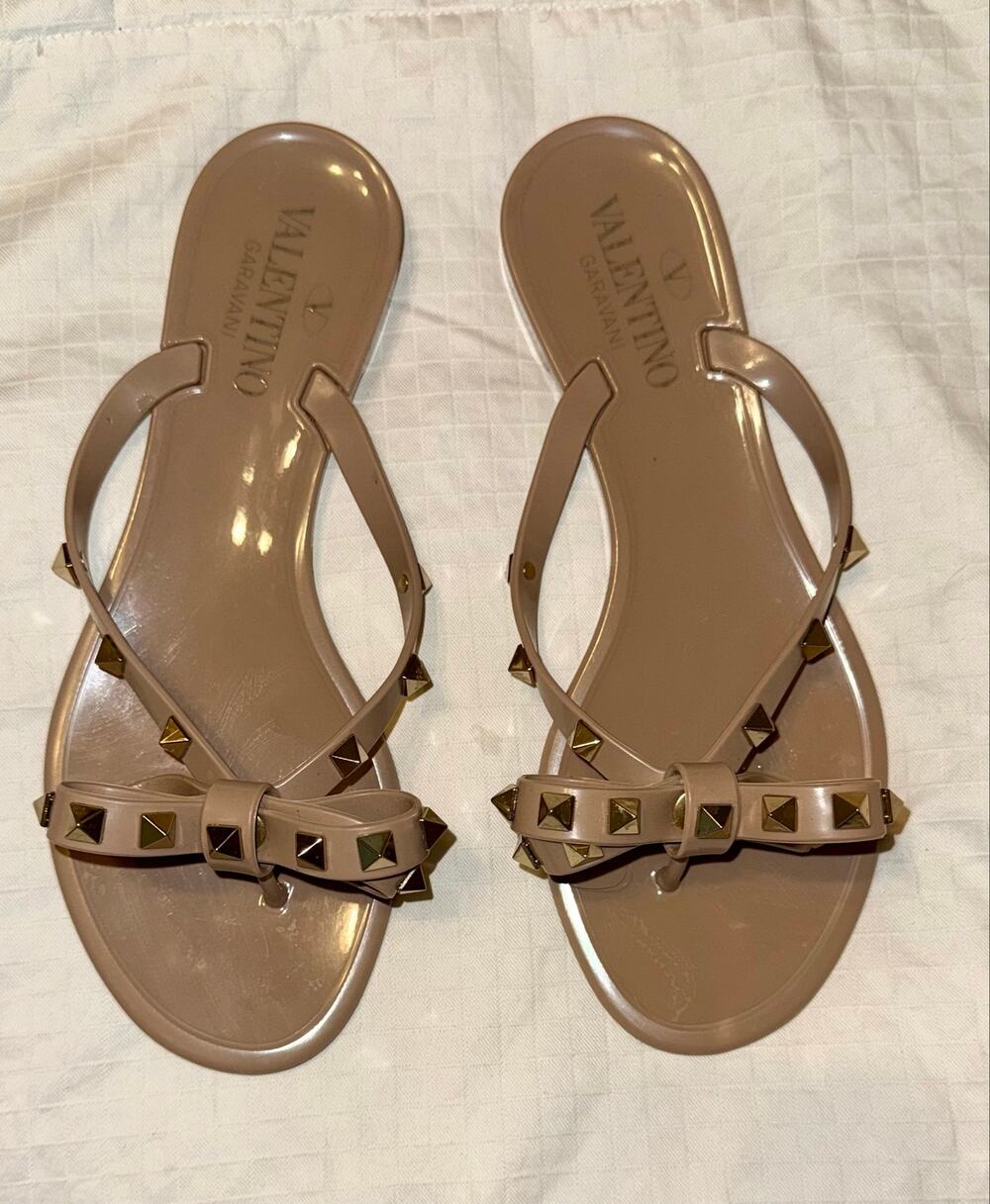 Valentino Garavani Rockstud Bow Jelly Thong Sandals Nude Beige Sz 36/6